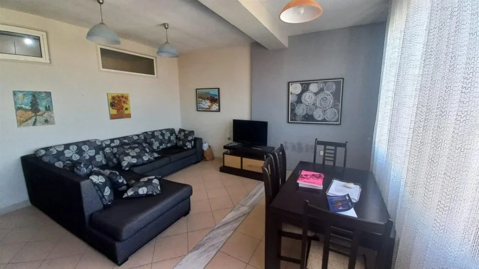Tirane, shitet apartament 1+1 Kati 4, 76 m² 107.000 € (kodra e diellit)