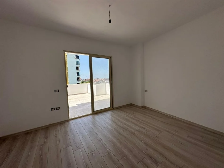 Durres, shitet apartament 1+1+Ballkon Kati 3, 80 m² 76.000 € (ILIRIA PLAZH)
