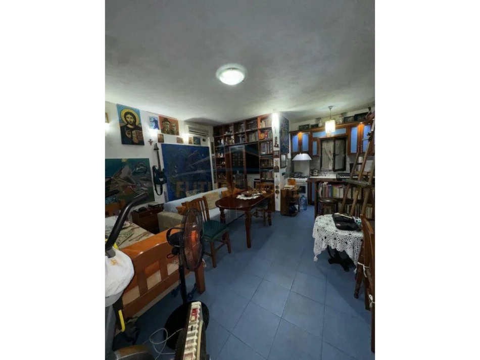 Tirane, shitet apartament 1+1 Kati 1, 57 m² 90.000 € (Laprake)