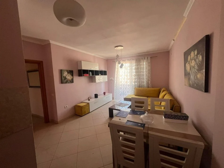 Tirane, shitet apartament 1+1+Ballkon , 65 m² 87.000 € (Astir)