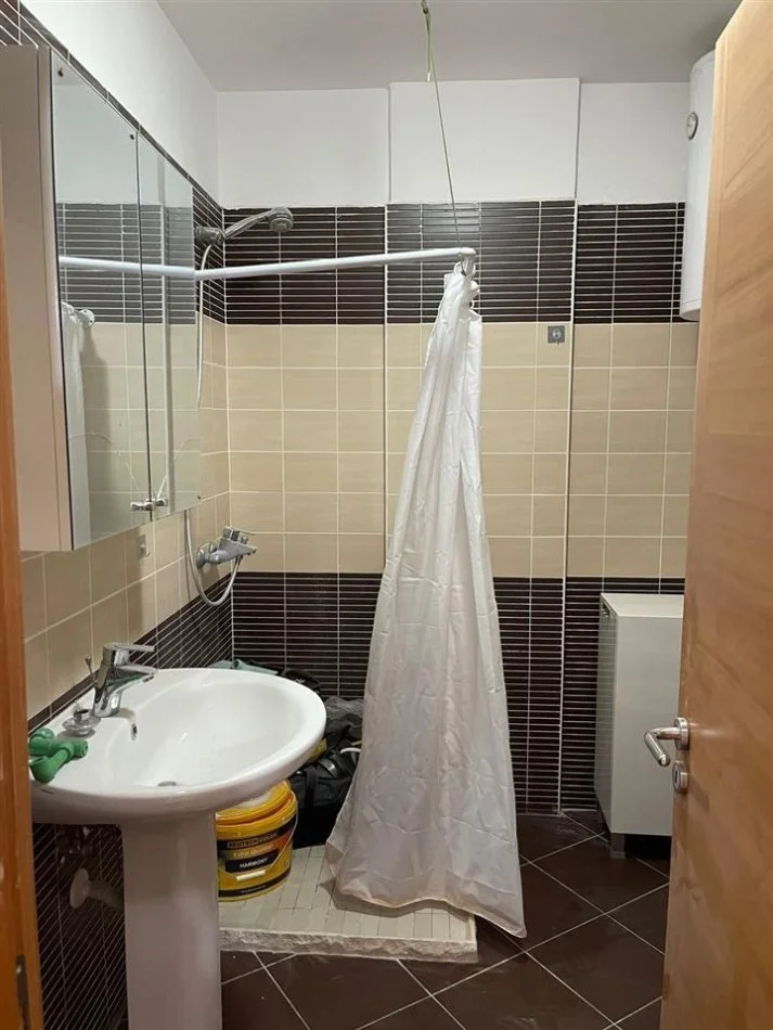 Tirane, shitet apartament 1+1+Aneks+Ballkon Kati 3, 60 m² 68.000 € (Fresk)