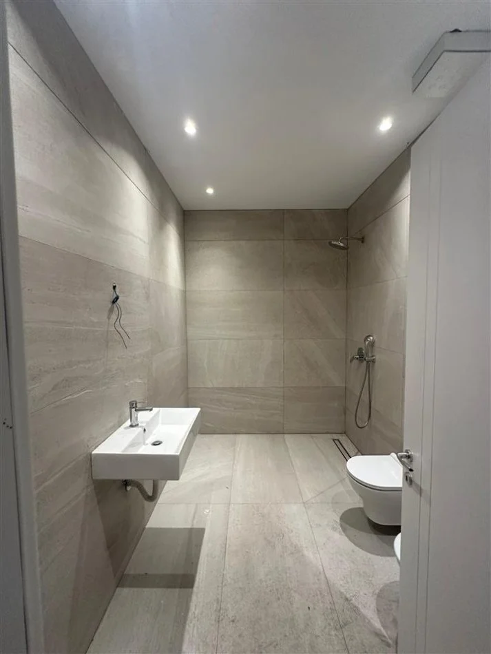 Tirane, shes apartament 1+1+Ballkon Kati 7, 118 m² 430.540 € (lion parki 1 , rr e elbasanit)