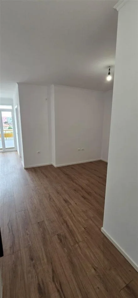 Tirane, shes apartament 1+1 Kati 8, 53 m² 115.000 € (perball delijorgjit , rruga e kavajes)