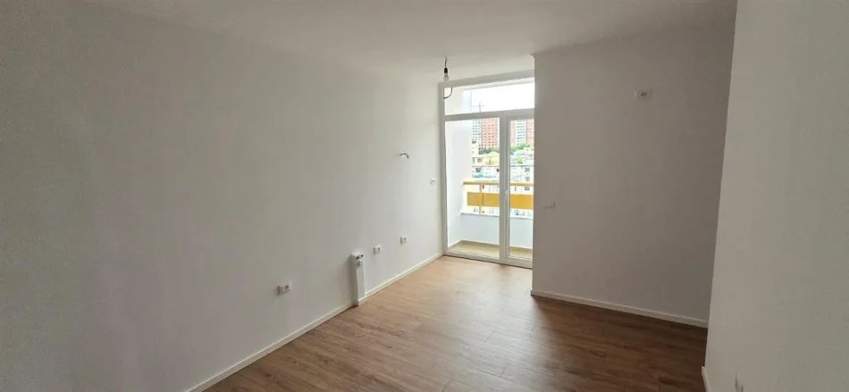 Tirane, shes apartament 1+1 Kati 8, 53 m² 115.000 € (perball delijorgjit , rruga e kavajes)