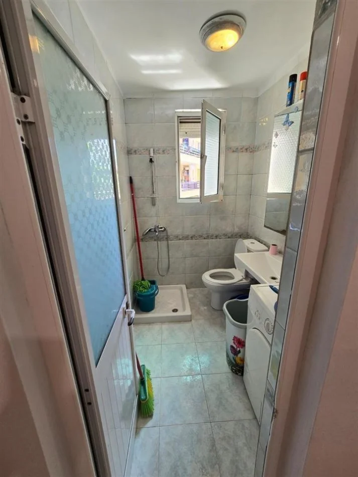 Tirane, shitet apartament 1+1 Kati 3, 52 m² 88.000 € (Pazari i Ri)