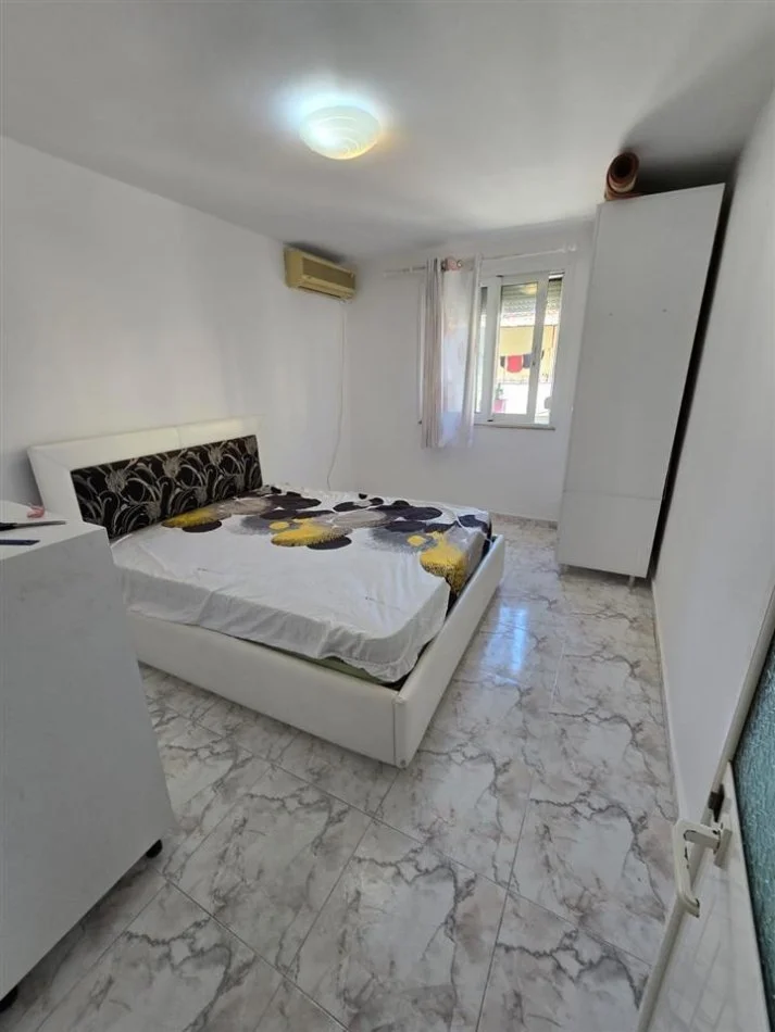 Tirane, shitet apartament 1+1 Kati 3, 52 m² 88.000 € (Pazari i Ri)