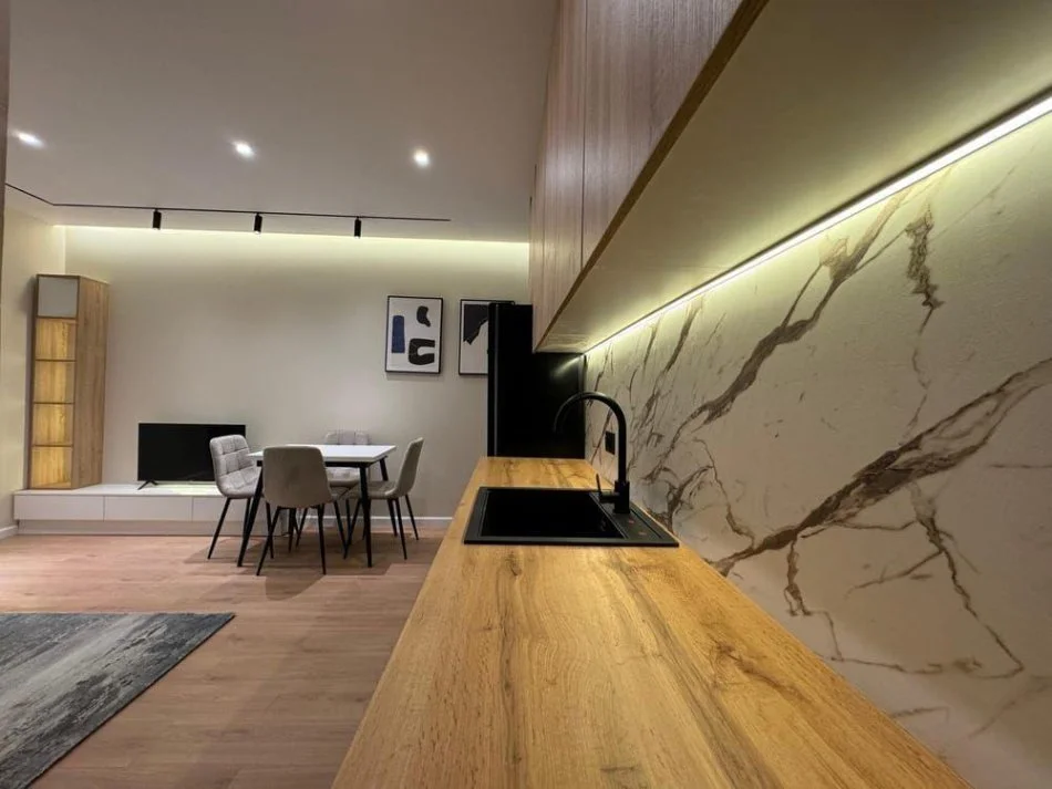 Tirane, shitet apartament 1+1 Kati 5, 150.000 € (PAZARI I RI)