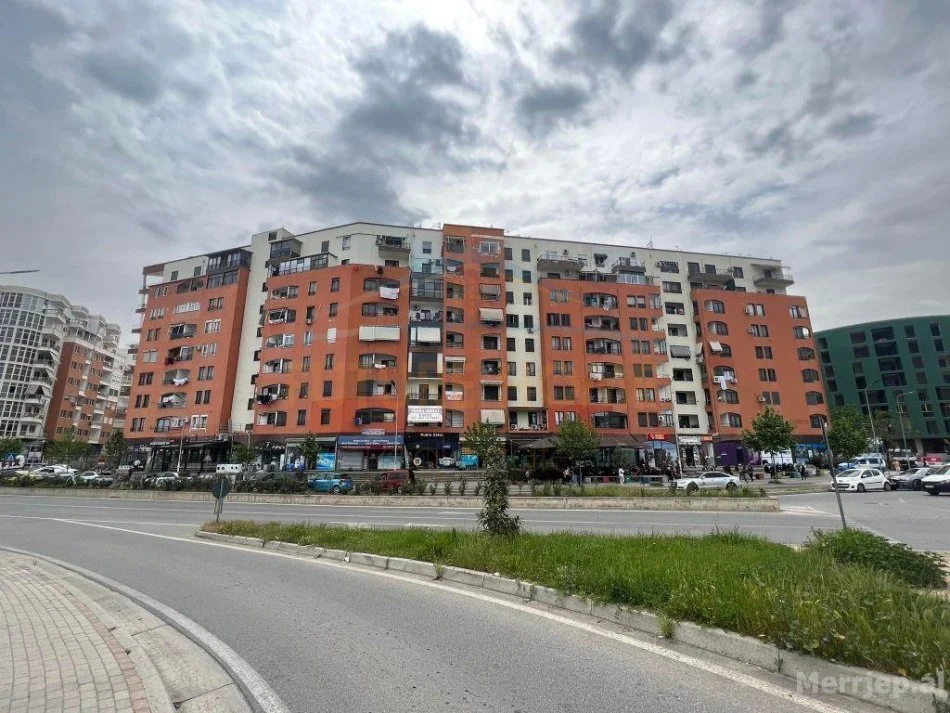 Tirane, jepet me qera apartament 1+1 Kati 1, 65 m² 450 € (Yzberisht)