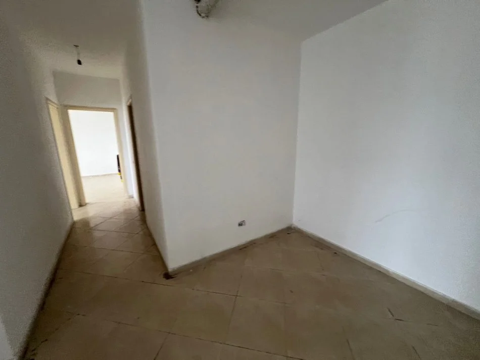 Durres, shitet apartament 2+1+Aneks+Ballkon Kati 3, 107 m² 105.000 € (LAGJE 18)