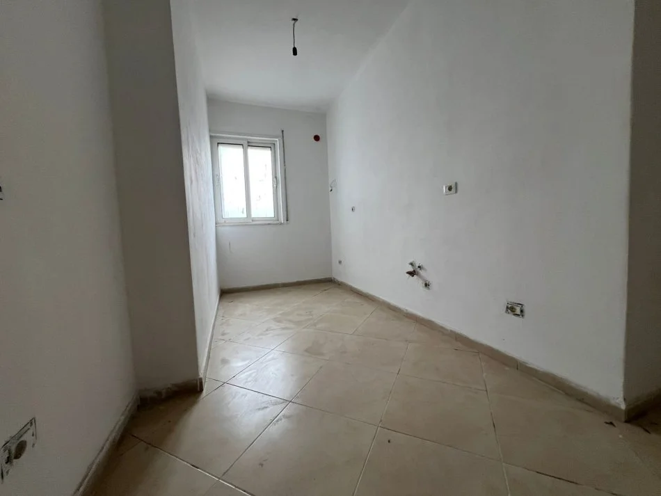 Durres, shitet apartament 2+1+Aneks+Ballkon Kati 3, 107 m² 105.000 € (LAGJE 18)