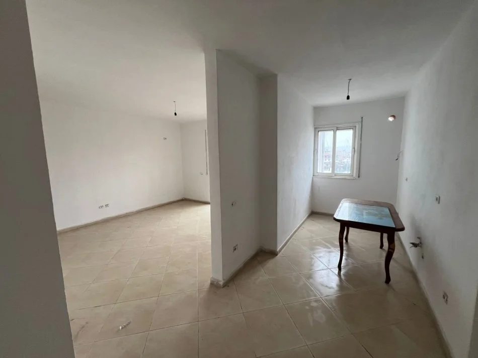 Durres, shitet apartament 2+1+Aneks+Ballkon Kati 3, 107 m² 105.000 € (LAGJE 18)