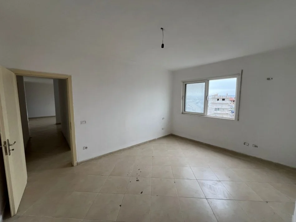 Durres, shitet apartament 2+1+Aneks+Ballkon Kati 3, 107 m² 105.000 € (LAGJE 18)