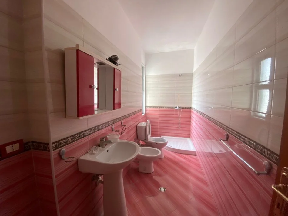 Durres, shitet apartament 2+1+Ballkon Kati 8, 110 m² 155.000 € (vasil kuci)