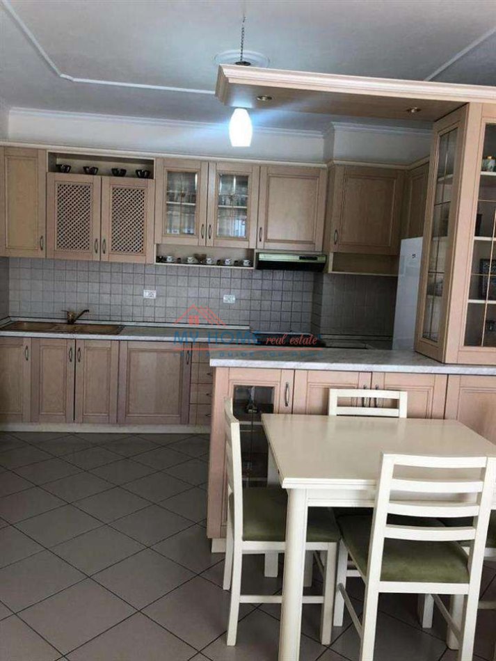 Tirane, shitet apartament 2+1+Ballkon Kati 7, 117 m² 210.600 € (Rruga e Kavajes)
