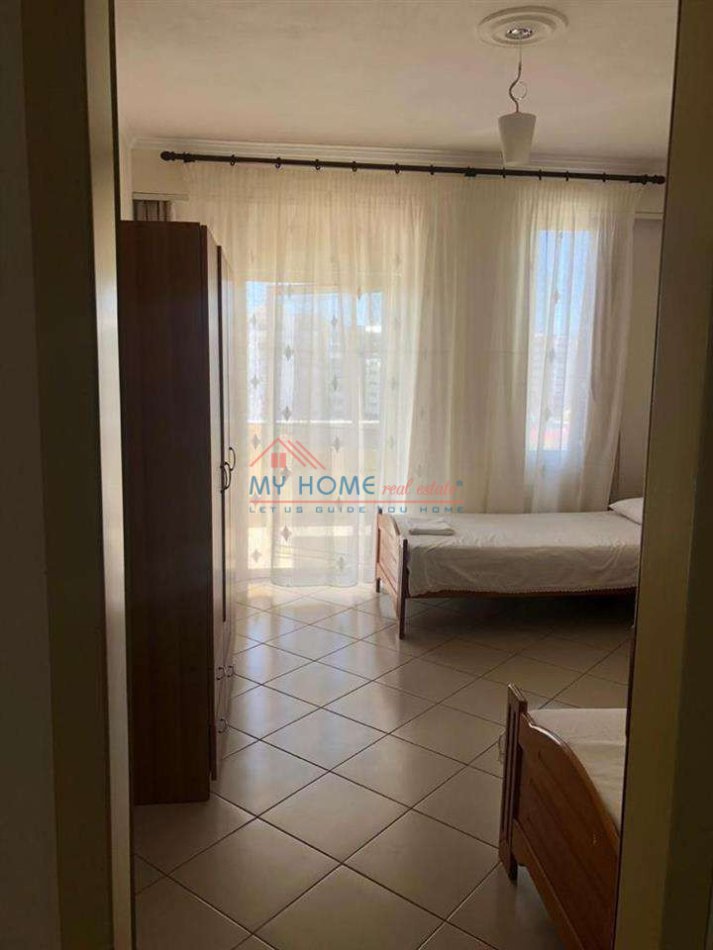 Tirane, shitet apartament 2+1+Ballkon Kati 7, 117 m² 210.600 € (Rruga e Kavajes)