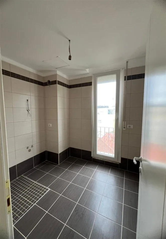 Durres, shitet apartament 2+1 Kati 6, 109 m² 218.000 € (SHKEMBI KAVAJES)