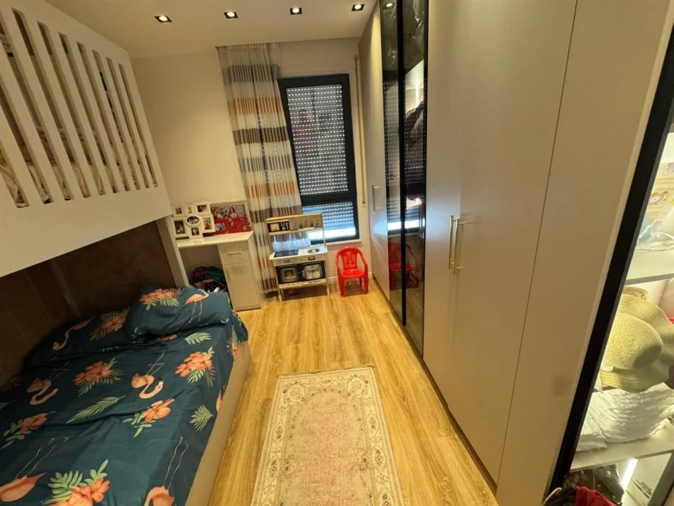 Tirane, shitet apartament 2+1+Ballkon Kati 5, 102 m² 206.000 € (Kinostudio)