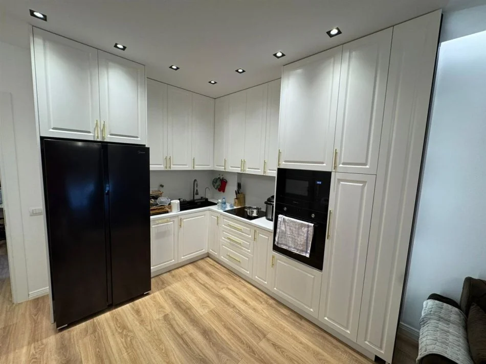 Tirane, shitet apartament 2+1+Ballkon Kati 5, 102 m² 206.000 € (Kinostudio)