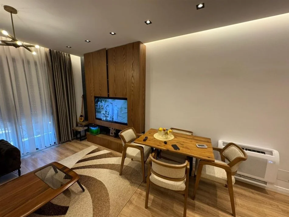 Tirane, shitet apartament 2+1+Ballkon Kati 5, 102 m² 206.000 € (Kinostudio)