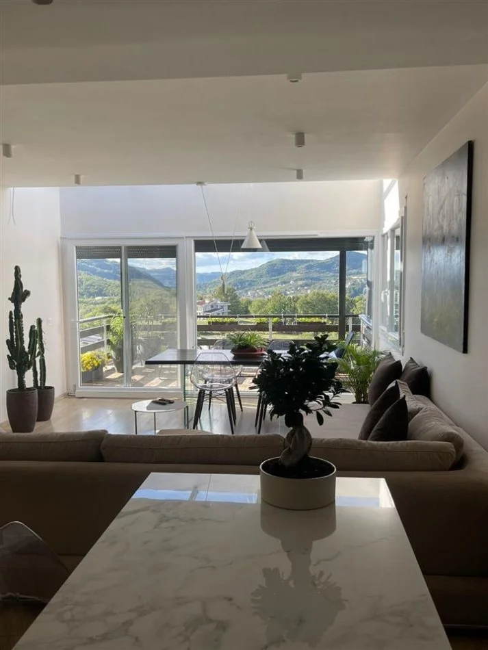 Tirane, shitet apartament 2+1+Aneks+Ballkon Kati 2, 130 m² (lunder)