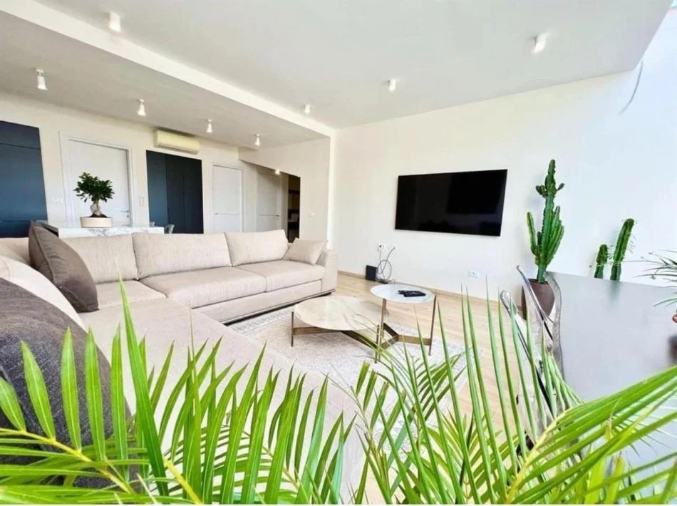 Tirane, shitet apartament 2+1+Aneks+Ballkon Kati 2, 130 m² (lunder)