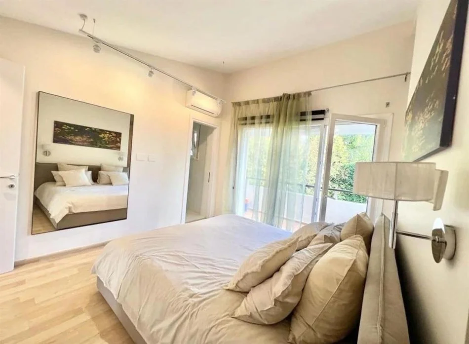 Tirane, shitet apartament 2+1+Aneks+Ballkon Kati 2, 130 m² (lunder)