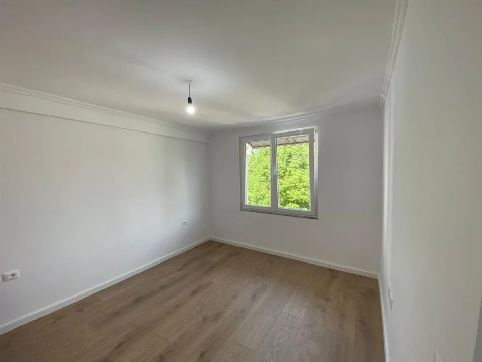 Tirane, shitet apartament 2+1+Ballkon Kati 3, 75 m² 160,000 € (Bulevardfi Gjergj Fishta)