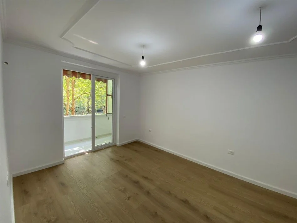 Tirane, shitet apartament 2+1+Ballkon Kati 2, 74 m² 160,000 € (Blv. Gjergj Fishta)