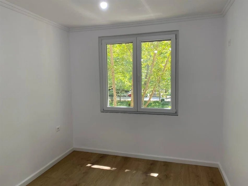 Tirane, shitet apartament 2+1+Ballkon Kati 2, 74 m² 160,000 € (Blv. Gjergj Fishta)