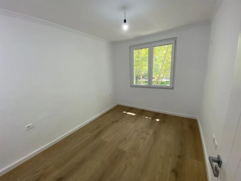Tirane, shitet apartament 2+1+Ballkon Kati 2, 74 m² 160,000 € (Blv. Gjergj Fishta)