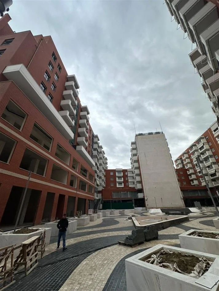 Shitet Apartament 2+1 te Kompleksi Delijorgji