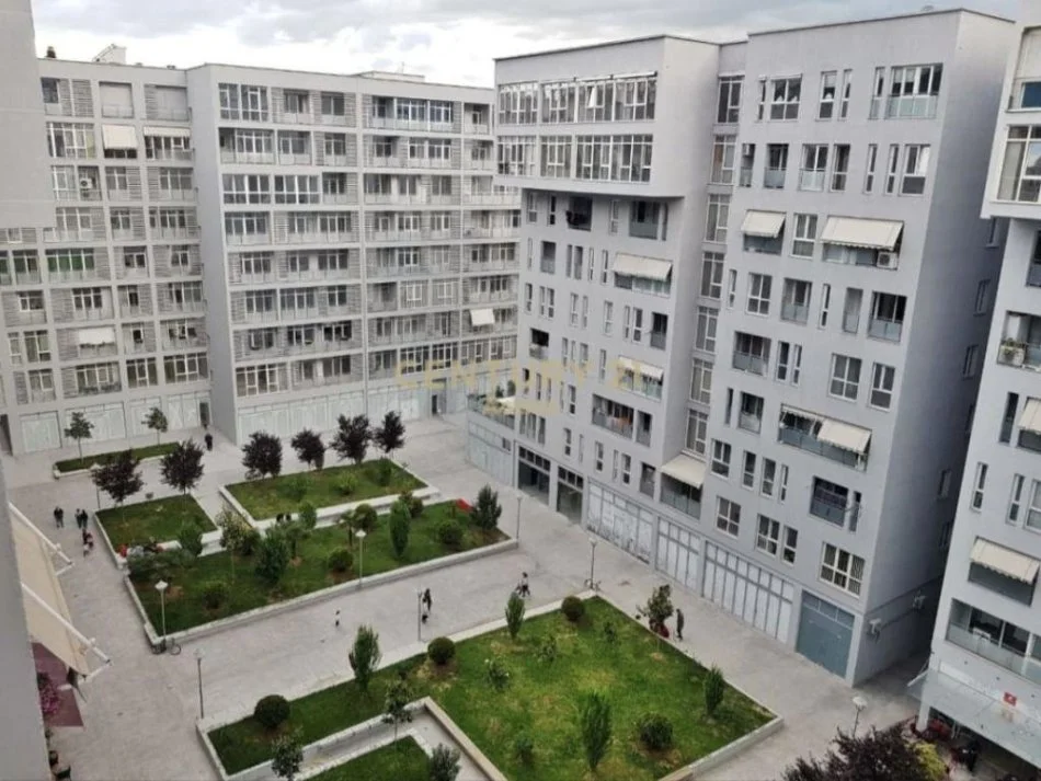 Tirane, shitet apartament 1+1+Ballkon Kati 1, 75 m² 235.000 € (Kika 2)