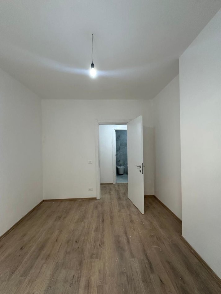 Tirane, shitet apartament 2+1+Ballkon Kati 2, 84 m² 104.500 € (Univers)