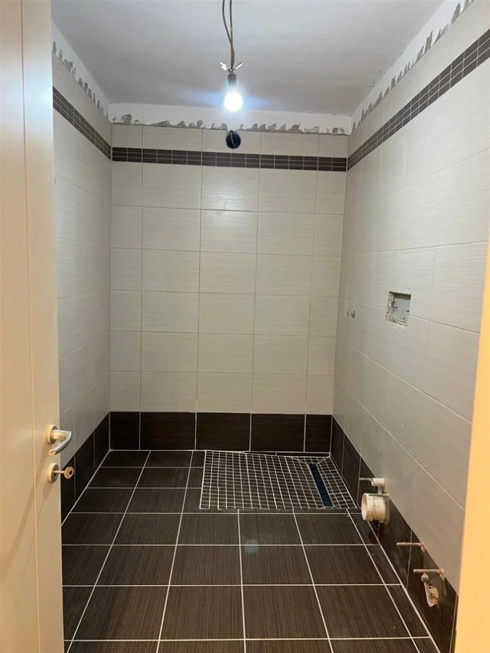 Durres, shitet apartament 2+1 Kati 7, 83 m² 133.000 € (SHKEMBI KAVAJES)