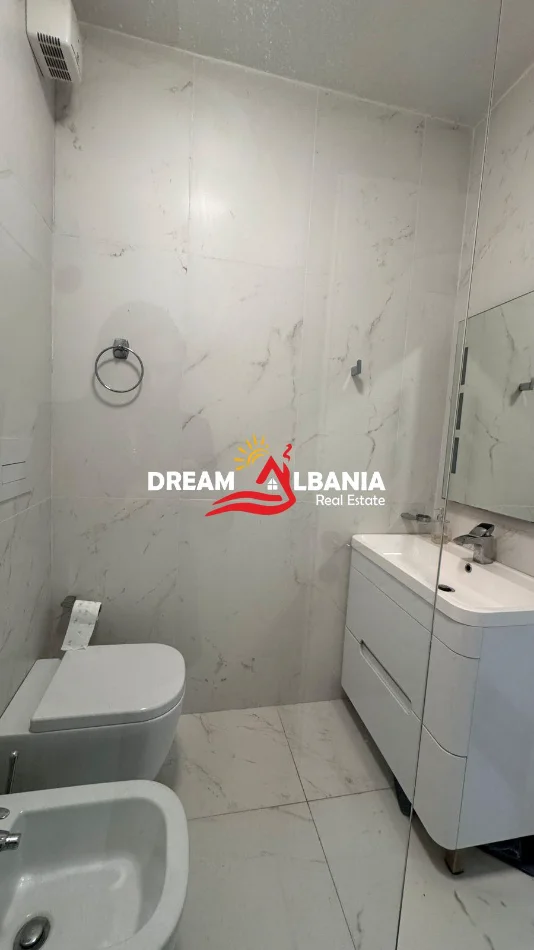 Tirane, shes apartament 2+1+Ballkon Kati 8, 106 m² 220.000 € (Prane Zyrat e Punes)
