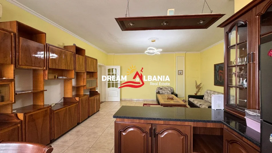 Tirane, shes apartament 2+1+Ballkon Kati 8, 106 m² 220.000 € (Prane Zyrat e Punes)