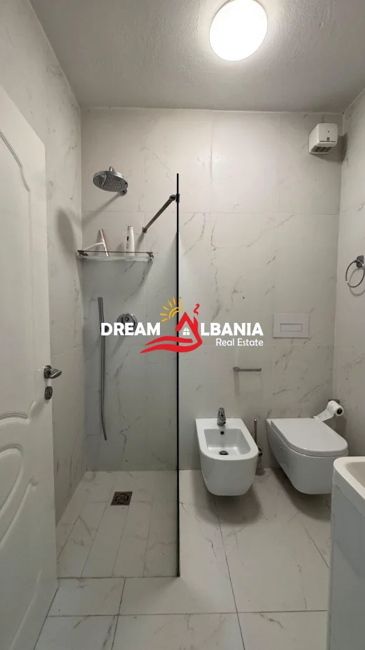Tirane, shes apartament 2+1+Ballkon Kati 8, 106 m² 220.000 € (Prane Zyrat e Punes)