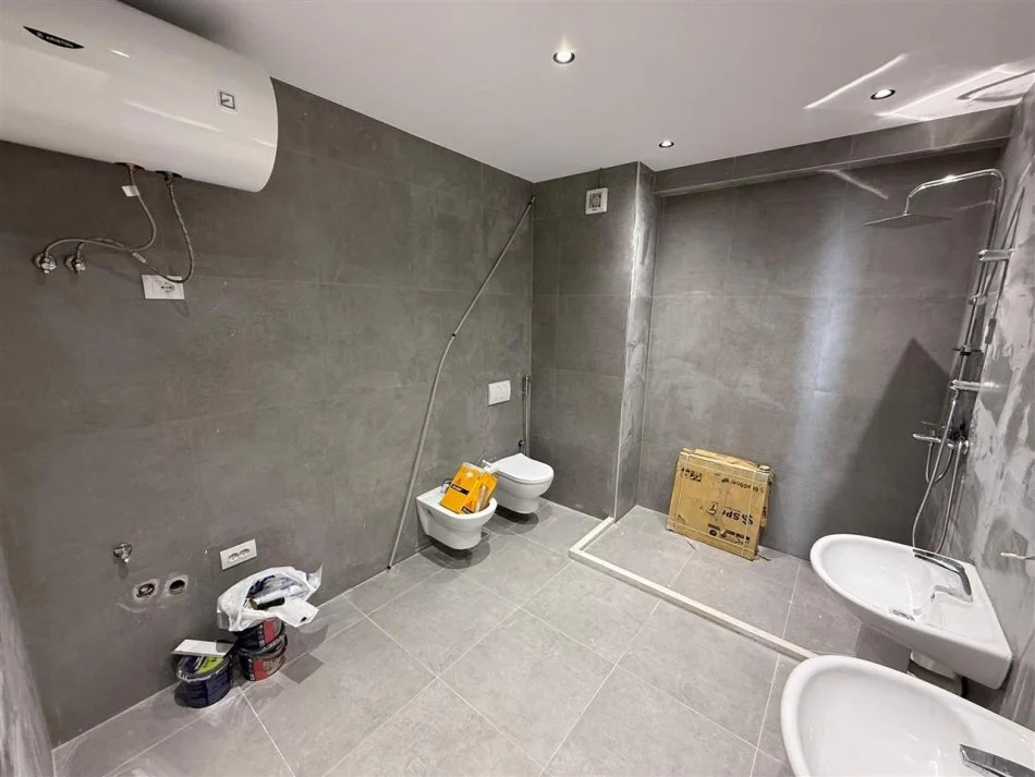 Tirane, shitet apartament 3+1+Ballkon Kati 8, 149 m² 311.175 € (URBAN GATE)