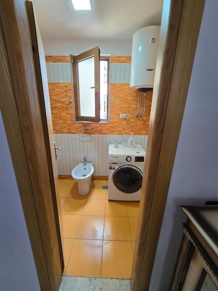 Tirane, shitet apartament 3+1 Kati 8, 142 m² 165.000 € (Astir)