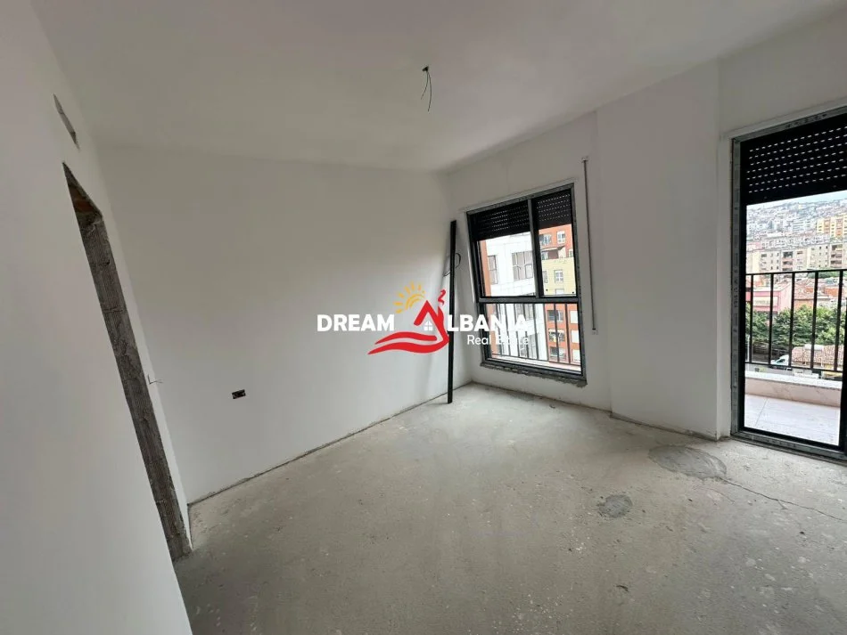 Tirane, shitet apartament 3+1 , 237 m² 350.000 €