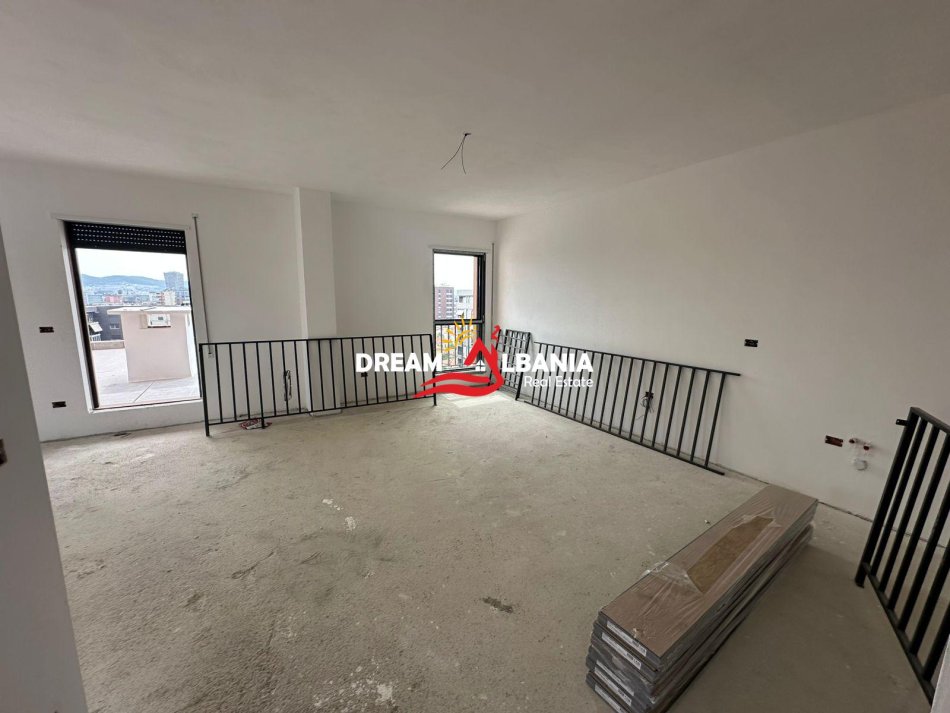 Tirane, shitet apartament 3+1 , 237 m² 350.000 €