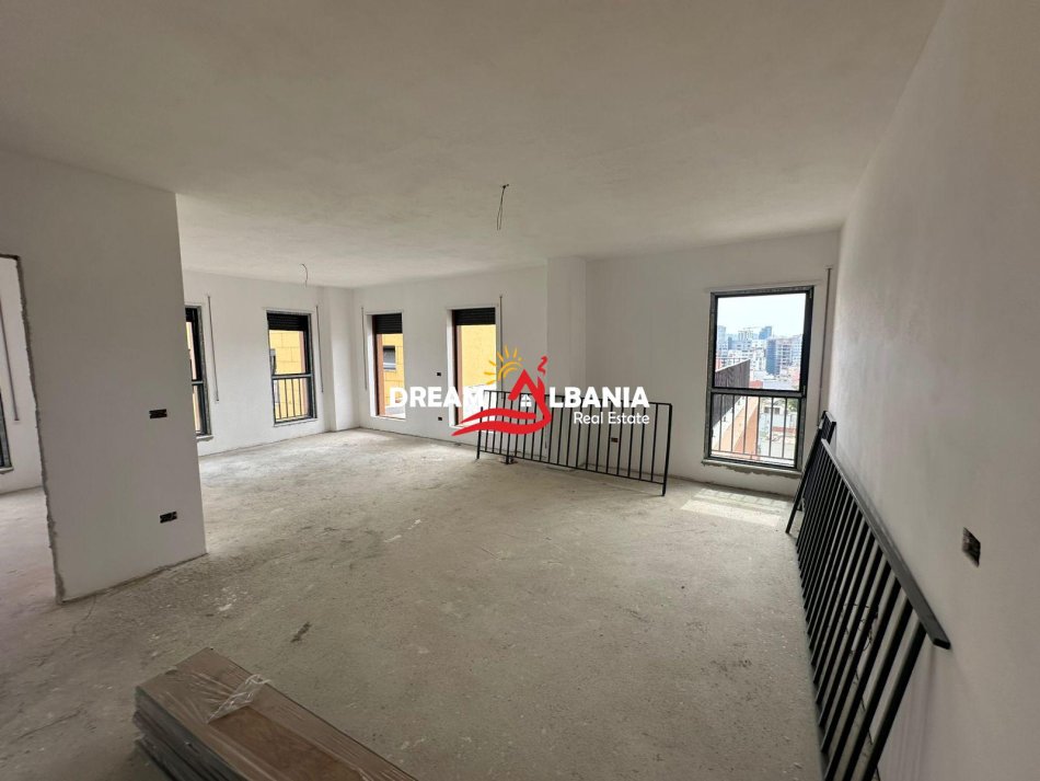 Tirane, shitet apartament 3+1 , 237 m² 350.000 €