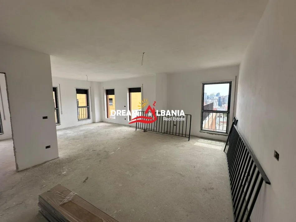 Tirane, shitet apartament 3+1 , 237 m² 350.000 €