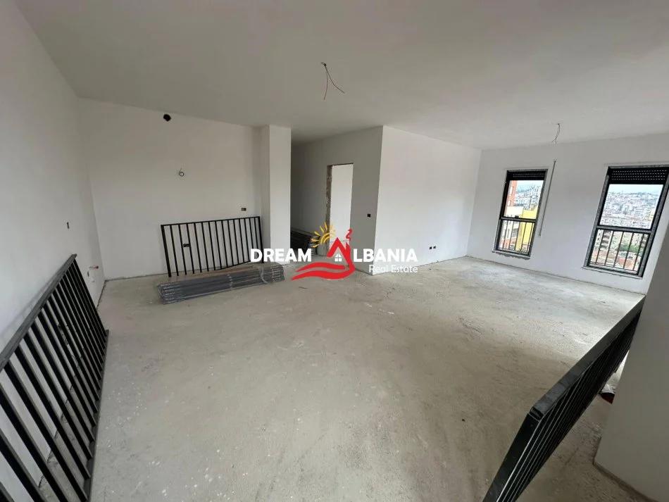 Tirane, shitet apartament 3+1 , 237 m² 350.000 €