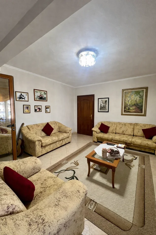 Shitet Apartament 2+1 në Elbasan | Nga Pronari | me Panel Diellor (prane Parkut Rinia, Elbasan)