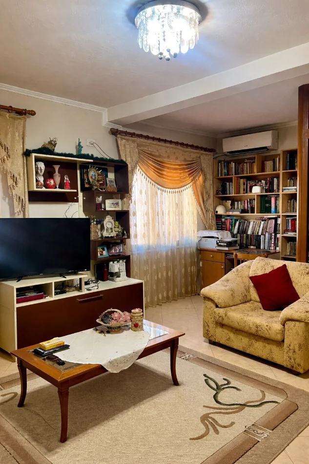 Shitet Apartament 2+1 në Elbasan | Nga Pronari | me Panel Diellor (prane Parkut Rinia, Elbasan)