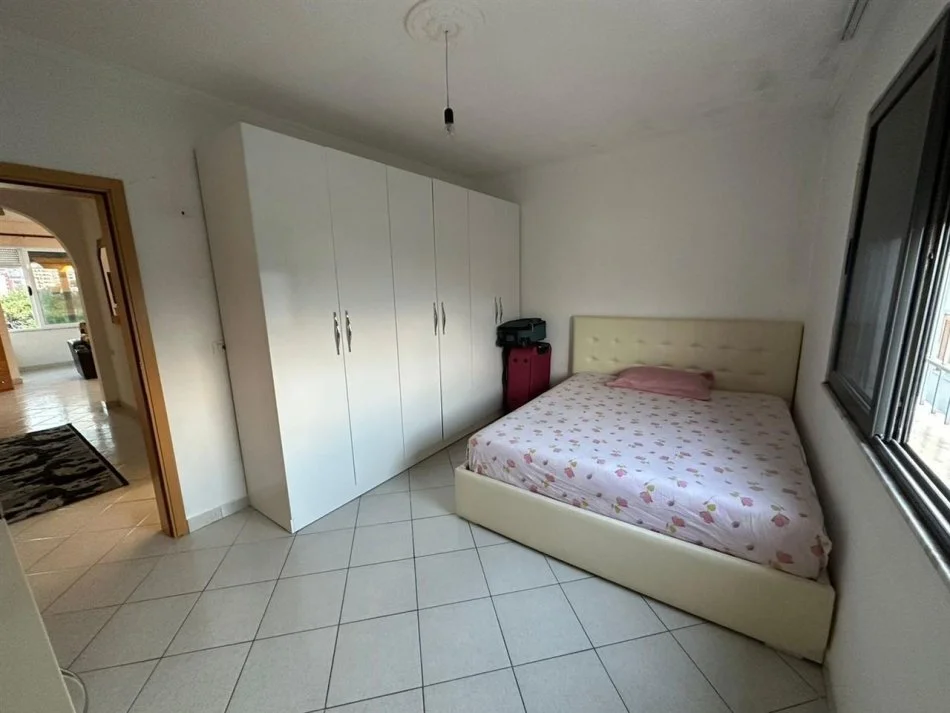Tirane, shitet apartament 1+1 Kati 3, 57 m² 65.000 € (Yzberisht)