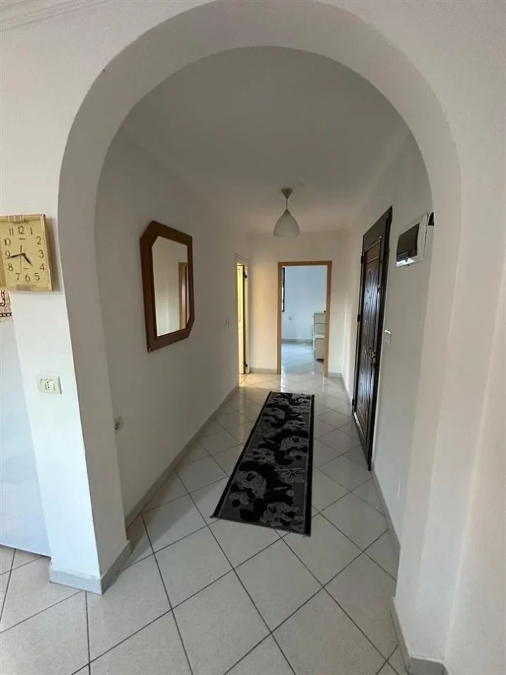 Tirane, shitet apartament 1+1 Kati 3, 57 m² 65.000 € (Yzberisht)