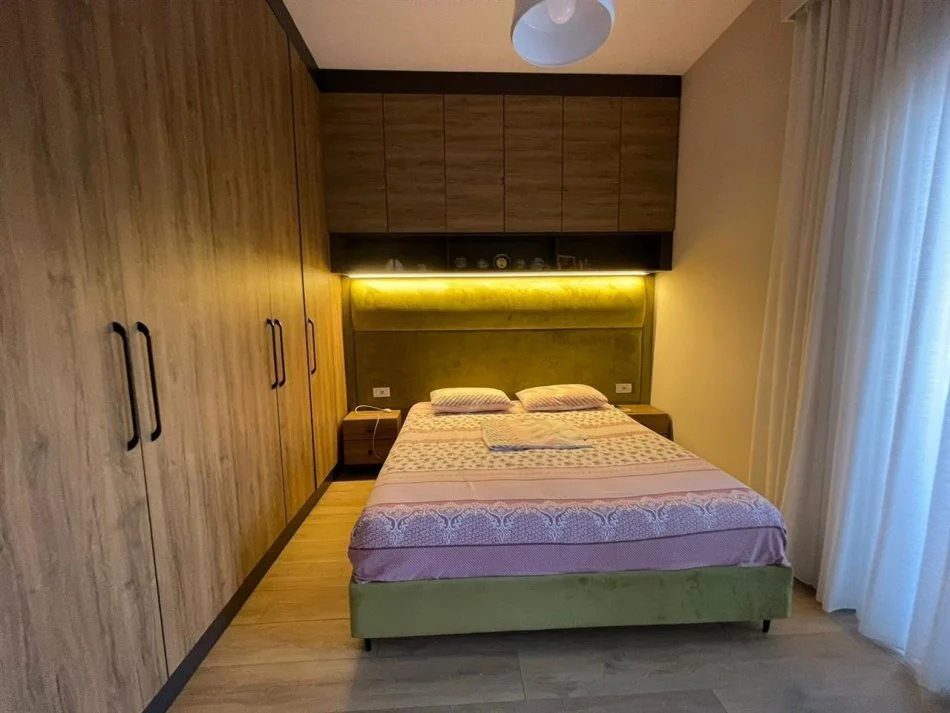 Tirane, jepet me qera apartament 1+1+Ballkon Kati 2, 47 m² 123.000 € (Pazari i Ri)