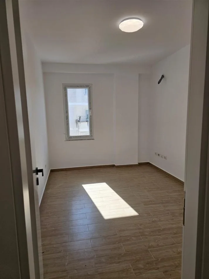 Tirane, shitet apartament 3+1+Aneks+Ballkon Kati 7, 166 m² 199,200 € (Bulevardi Migjeni)